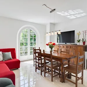Flat With Private Parking And Netflix , Sanremo Italien